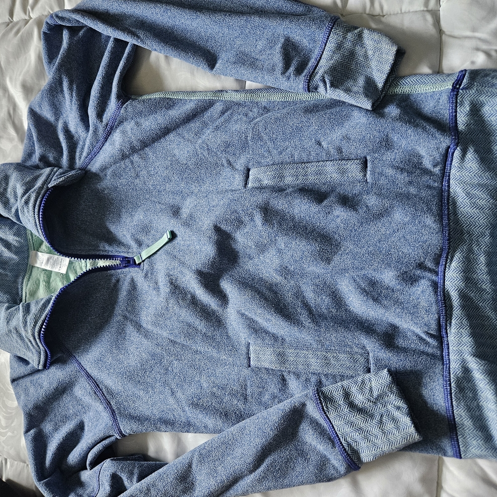 Ivivva Blue Hoodie Sweatshirt Comfortable Design